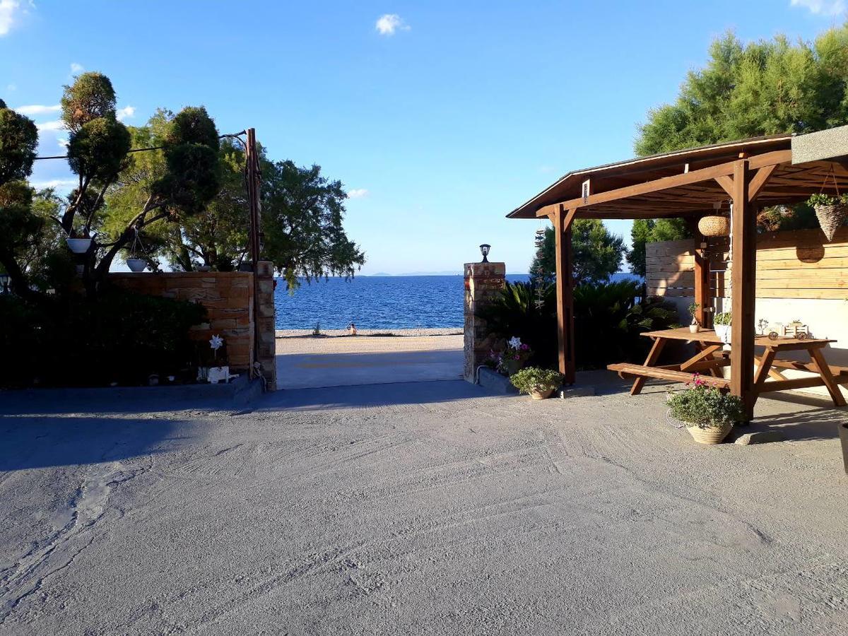 Almirikia Apartments Mourteri Eksteriør bilde