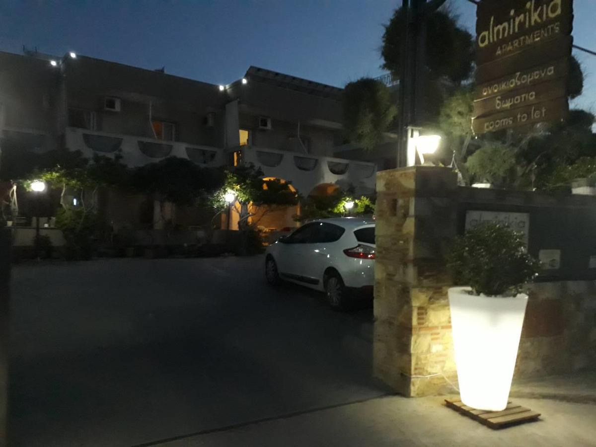 Almirikia Apartments Mourteri Eksteriør bilde