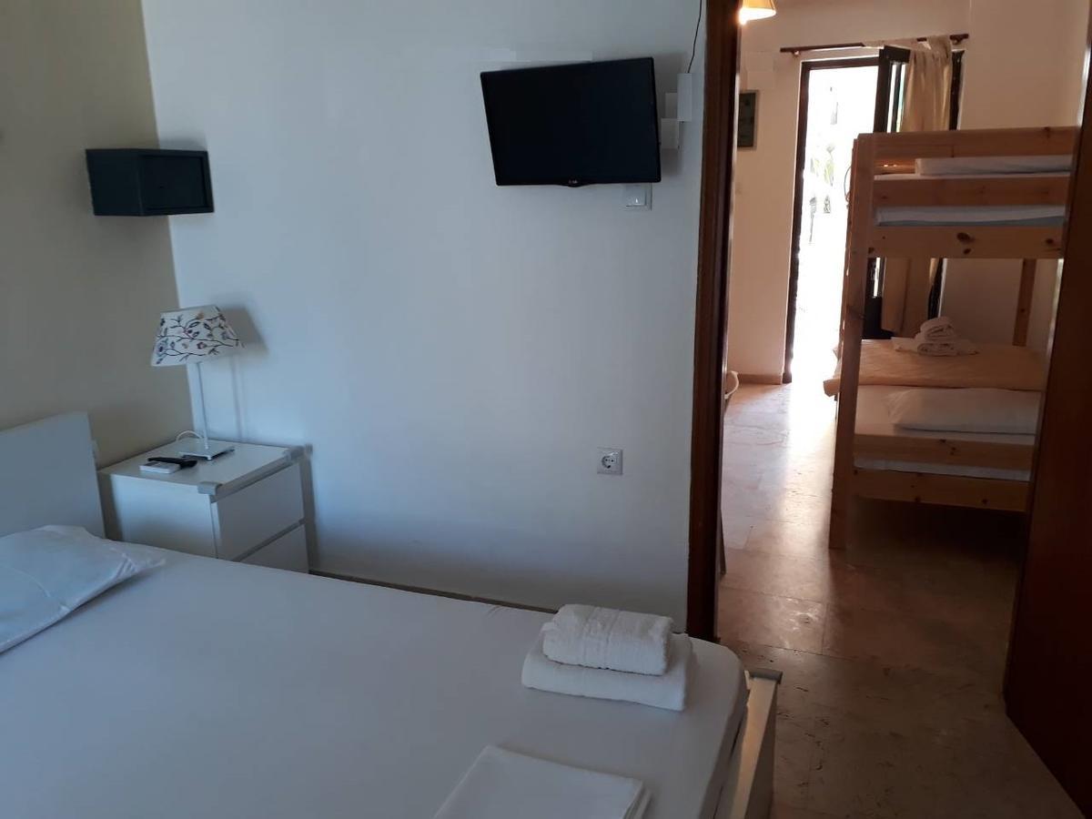 Almirikia Apartments Mourteri Eksteriør bilde
